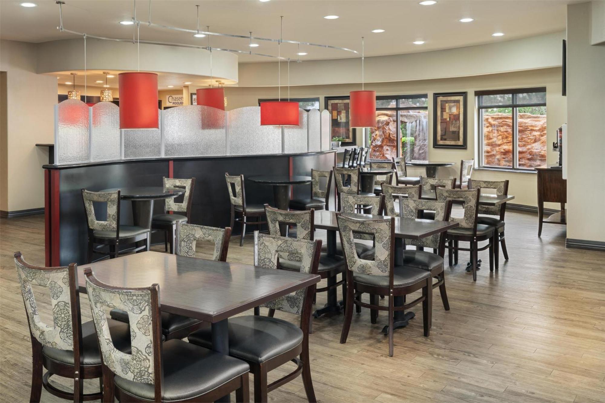Best Western Premier Crown Chase Inn & Suites Denton Bagian luar foto