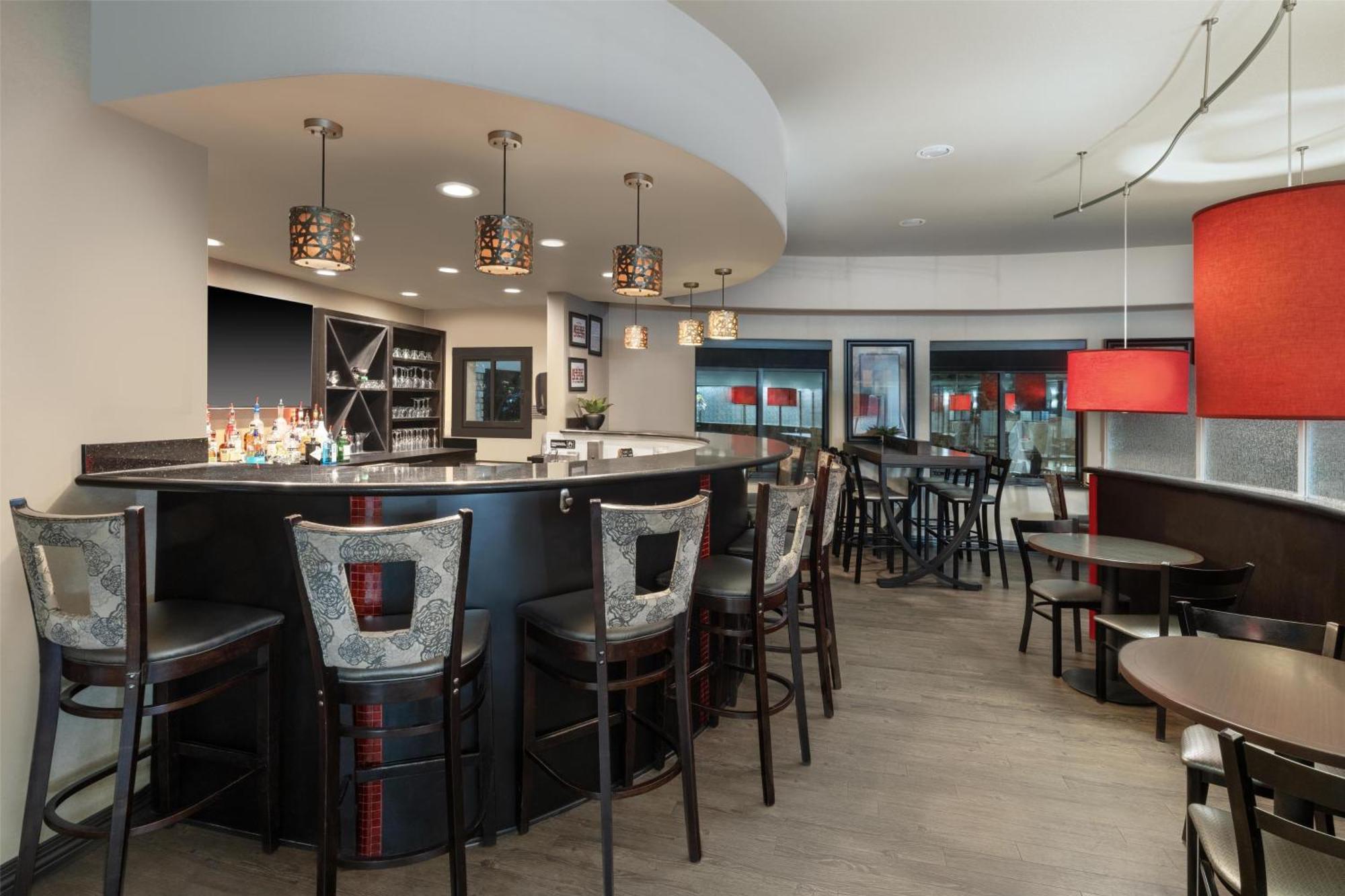 Best Western Premier Crown Chase Inn & Suites Denton Bagian luar foto
