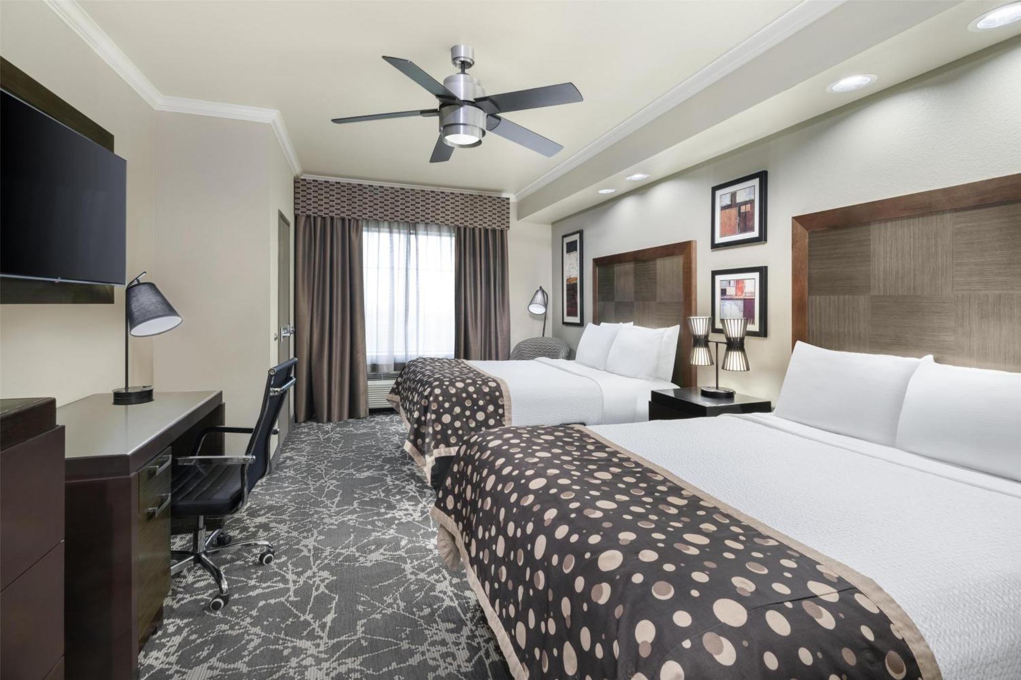 Best Western Premier Crown Chase Inn & Suites Denton Bagian luar foto